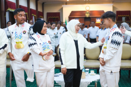 Pemprov Jatim Kucurkan Rp1,8 Miliar Bonus Atlet ASEAN Para Games 2025, Khofifah: Bukti Kesetaraan Prestasi