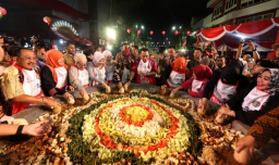 Pemkot Surabaya Bidik Lonjakan Wisatawan lewat Parade Cahaya dan Festival Rujak Ulek