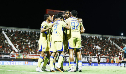 Thom Haye dan Julio Cesar Antar PERSIB Selangkah Lagi ke Gelar Juara