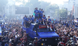 Lautan Biru Penuhi Bandung, Pawai Juara PERSIB Jadi Perayaan Kebanggaan Warga Jabar