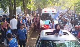 Bobotoh Tumpah Ruah Sambut Pawai Juara Persib Bandung