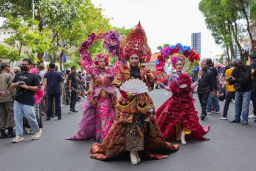 Surabaya Fashion Festival 2026 Hidupkan Tunjungan, Ribuan Warga Rayakan Kreativitas dan Produk Lokal