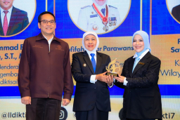 Khofifah Luncurkan Program Kakak Tangguh, Dorong Satu Keluarga Miliki Satu Sarjana