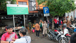 Pemkot Surabaya Siapkan 2.700 Stan Gratis untuk Tampung PKL dan Pedagang Pasar Tumpah