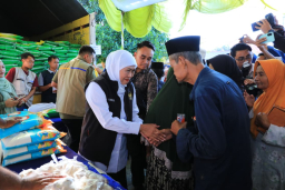 Pasar Murah ke-84 di Pamekasan, Khofifah Perkuat Daya Beli dan Kendalikan Inflasi
