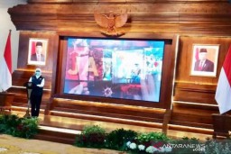 Khofifah menjadi Orang Pertama di Jatim yang Divaksin Covid-19