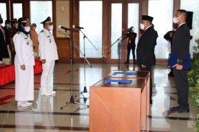 Gubernur Maluku Lantik Bupati dan Wabup Bursel