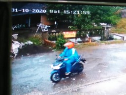 Maling Motor Honda Vario di Bringkang Tertangkap CCTV