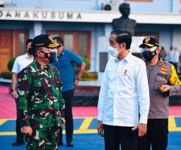Presiden Jokowi Tinjau Lokasi Bencana di NTT