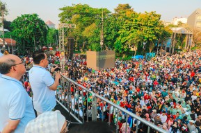 Ribuan Masyarakat Antusias Ikuti Jalan Sehat Hari Santri Nasional di Surabaya