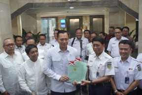 PT Kereta Api Indonesia Terima 2 Sertifikat Hak Pengelolaan Lahan di Medan