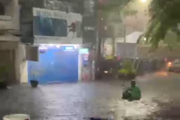 Hujan Lebat di Kediri Membuat Beberapa Lokasi Banjir