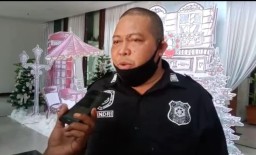 Oknum TNI AL Merusak Atribut Natal