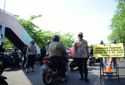 Warga Tak Bermasker Dipenjara Tiga Hari