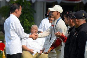 Presiden Jokowi Apresiasi Atlet Olimpiade Paris 2024 dengan Bonus Miliaran Rupiah
