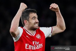 Eks Bek Arsenal Sokratis Diincar Liverpool