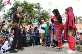 Ganjar Mendadak Sutradarai Gemu Fa Mire di Borobudur Student Festival