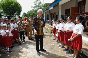 Terima Surat dari 3 Siswa SD Kanisius Kenalan Magelang, Ganjar Langsung Sambangi