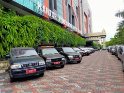 Wali Kota Surabaya Larang ASN Gunakan Mobil Dinas untuk Mudik Lebaran