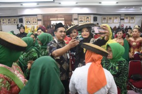 Wagub Taj Yasin Dinilai Konsisten Perhatikan Persoalan Perempuan