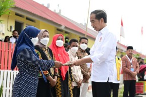 Presiden Jokowi Resmikan Huntap Pascabencana Seroja di Provinsi NTB