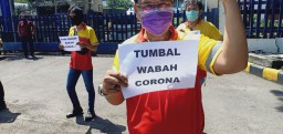 Pegawai Perusahaan Terkenal di Rungkut Industri, Gelar Aksi Demo