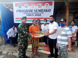 Satgas Yonarmed 9 Bantu Pemda Halmahera Utara Salurkan Sembako