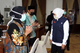 Tiga Kepala Daerah Temui Gubernur Jatim, Bahas Covid-19