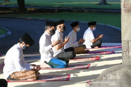 Jokowi Salat Id di Istana Bogor