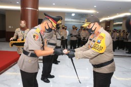 Kapolda Pimpin Sertijab PJU dan Kapolrestabes Surabaya