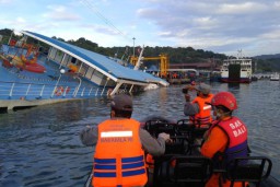 KMP Dharma Rucitra III Tenggelam, 66 Penumpang Selamat