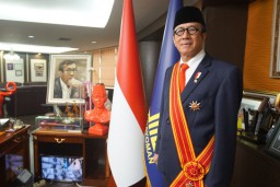 Yasona Laoly Terima Anugerah Bintang Mahaputera Adipradana