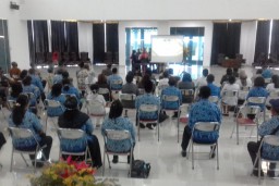 Bupati Maluku Tenggara Terima Penghargaan dari Menkes