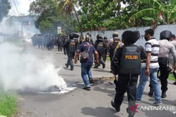 Unjuk Rasa di Sorong Ricuh, Empat Polisi dan Wartawan Terluka