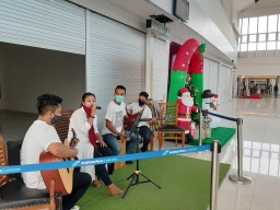 Bandara Pattimura Hadirkan Live Musik untuk Hibur Penumpang