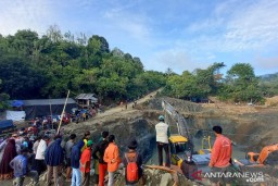 Diduga Puluhan Korban Longsor Terjebak di Penambangan Liar di Parigi