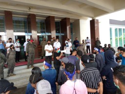 Pertanyakan Dana SMI,  GMKI  Demo Gubernur Maluku