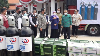Otsuka Donasikan 470 Tabung Oksigen dan 100 Regulator untuk Jatim