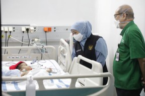Gubernur Khofifah Apresiasi RSUD dr Soetomo Pisahkan Kembar Siam