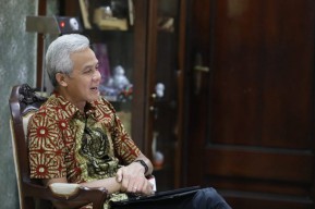 Ganjar Minta Masyarakat Tidak Panik dan Terus Disiplin Gunakan Masker