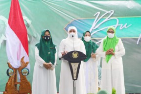 Khofifah: Jadikan Nilai-Nilai Shalat untuk Bangkit dari Keterpurukan