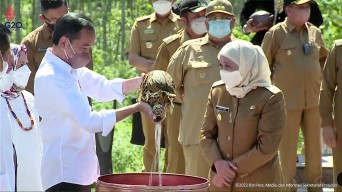 Gubernur Khofifah Satukan Tanah dan Air dari Bumi Majapahit