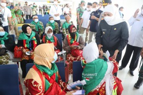 Gubernur Khofifah Lepas Jamaah Umroh Dengan Kalimat Talbiyah