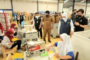 Gubernur Khofifah Minta Seluruh Pengusaha di Jatim Bayarkan Penuh THR