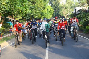 Meriahkan HUT Ke-104, Gubernur Khofifah Bareng Ning Ita Gowes