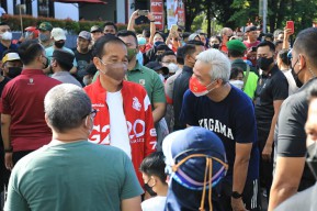 Jokowi dan Ganjar Olahraga Bareng di CFD Solo