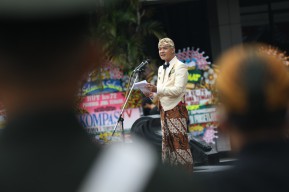 HUT ke-72 Jateng, Ganjar : Layani Masyarakat, Jangan Khianat