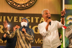 Khofifah dan Ganjar Beri Motivasi Mahasiswa Baru Unair