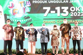 Gubernur Khofifah: Ajang Pelaku UMKM Jatim Masuk Pasar Lebih Luas Lagi