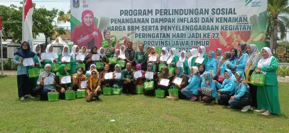 Sinando Latih Fatayat Dan Muslimat Produksi Tas Anyaman